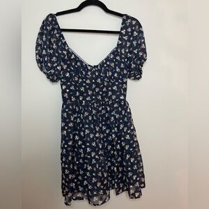 Navy blue floral dress 🌸 Brand: Trixxi / Size: Small / New with tags on!